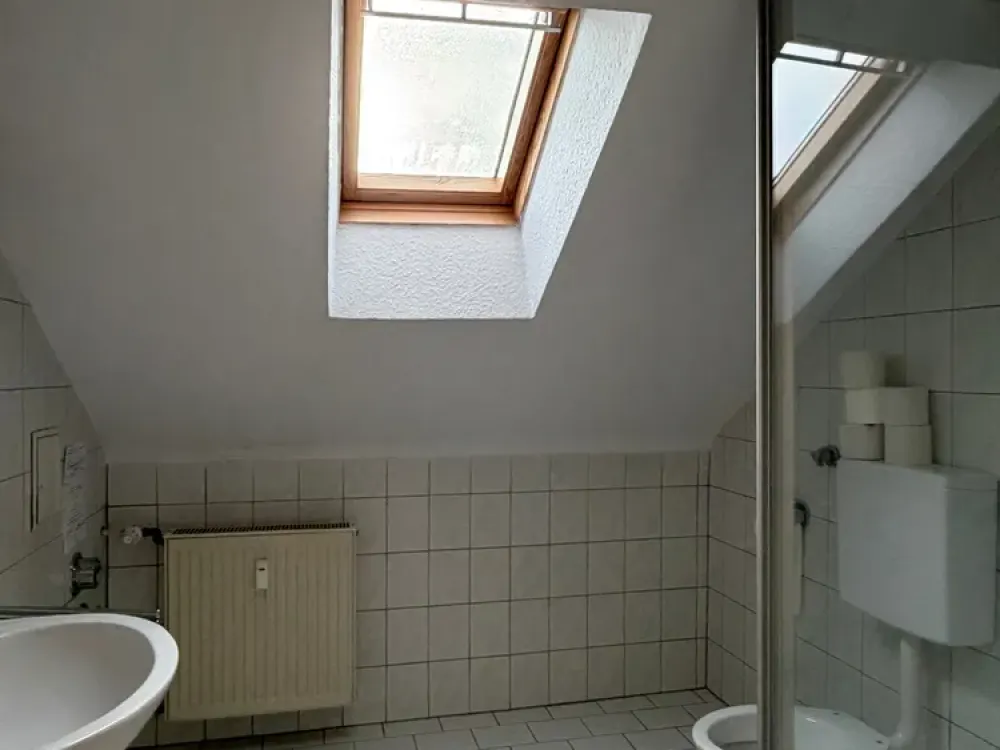 Mit Einbauküche! 1 Zimmer-Dachgeschoss-Wohnung in Stadtnähe