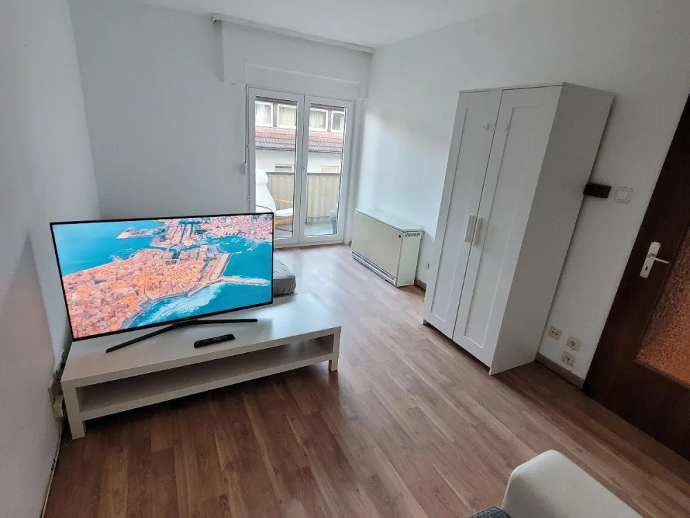 1-Zi-Whg möbliert, Stuttgart-Ost, 38m², Balkon, neue Fenster