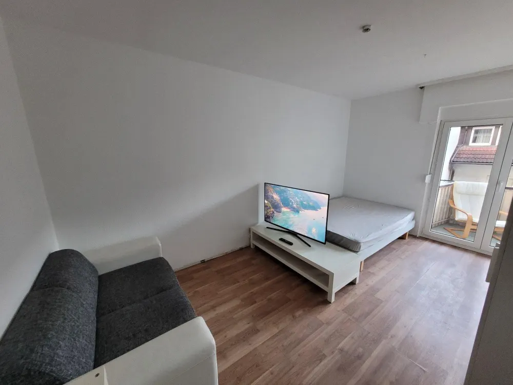 1-Zi-Whg möbliert, Stuttgart-Ost, 38m², Balkon, neue Fenster