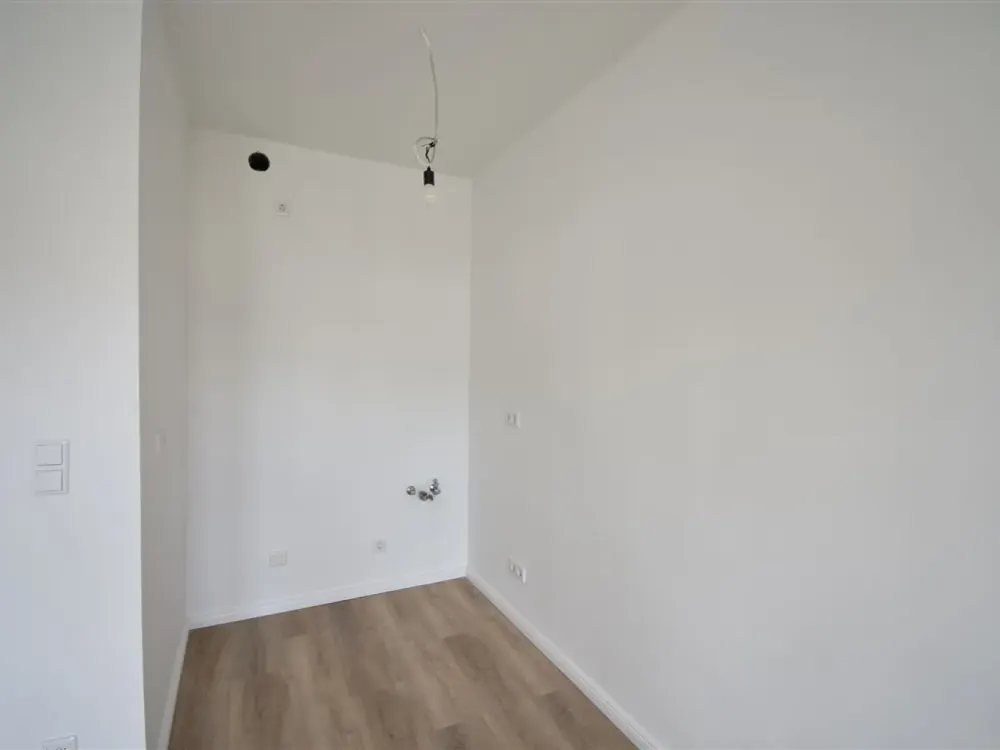 Ideal für Singles! Sanierte 2-Zi-Whg mit Balkon zu vermieten