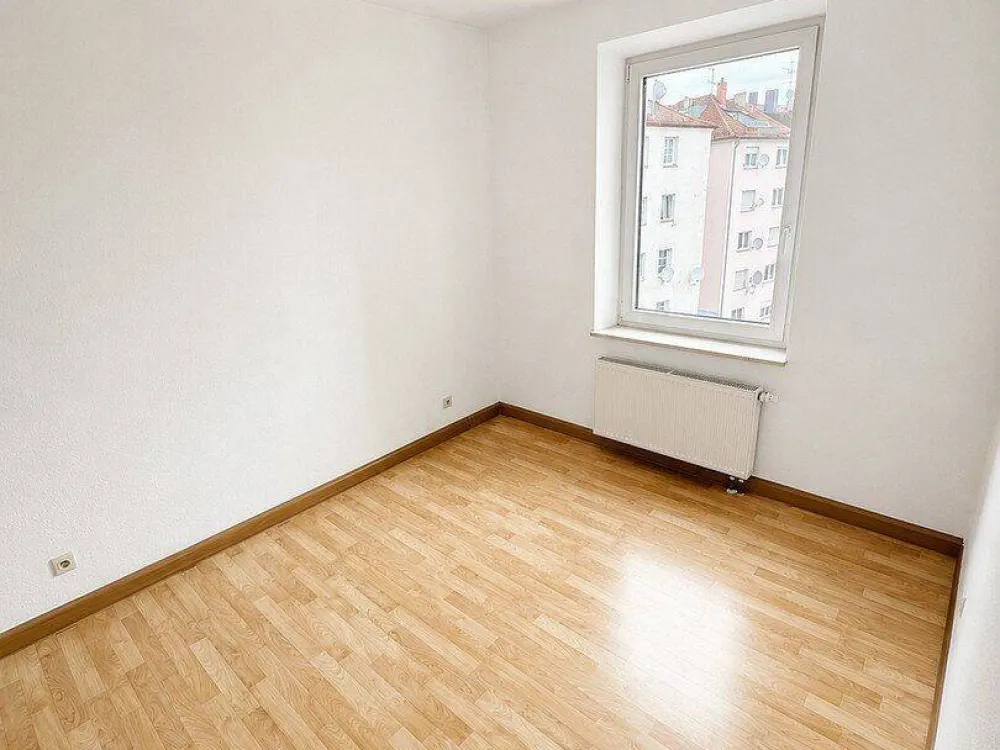 3-room apartment with new fitted kitchen / suitable for shared flat