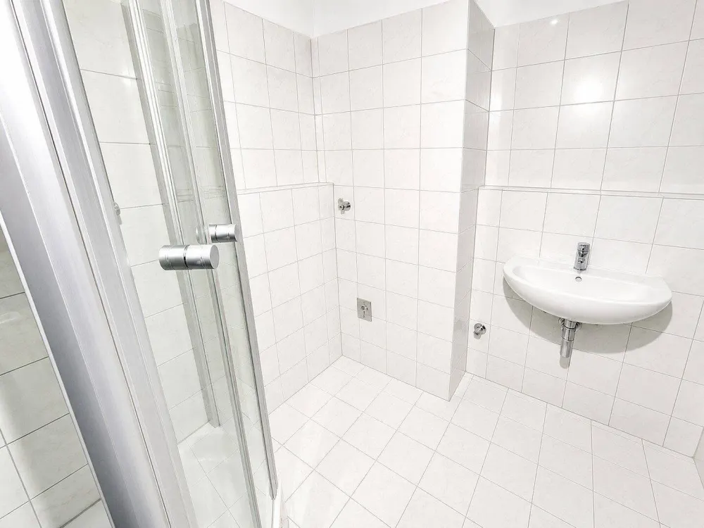 3-room apartment with new fitted kitchen / suitable for shared flat