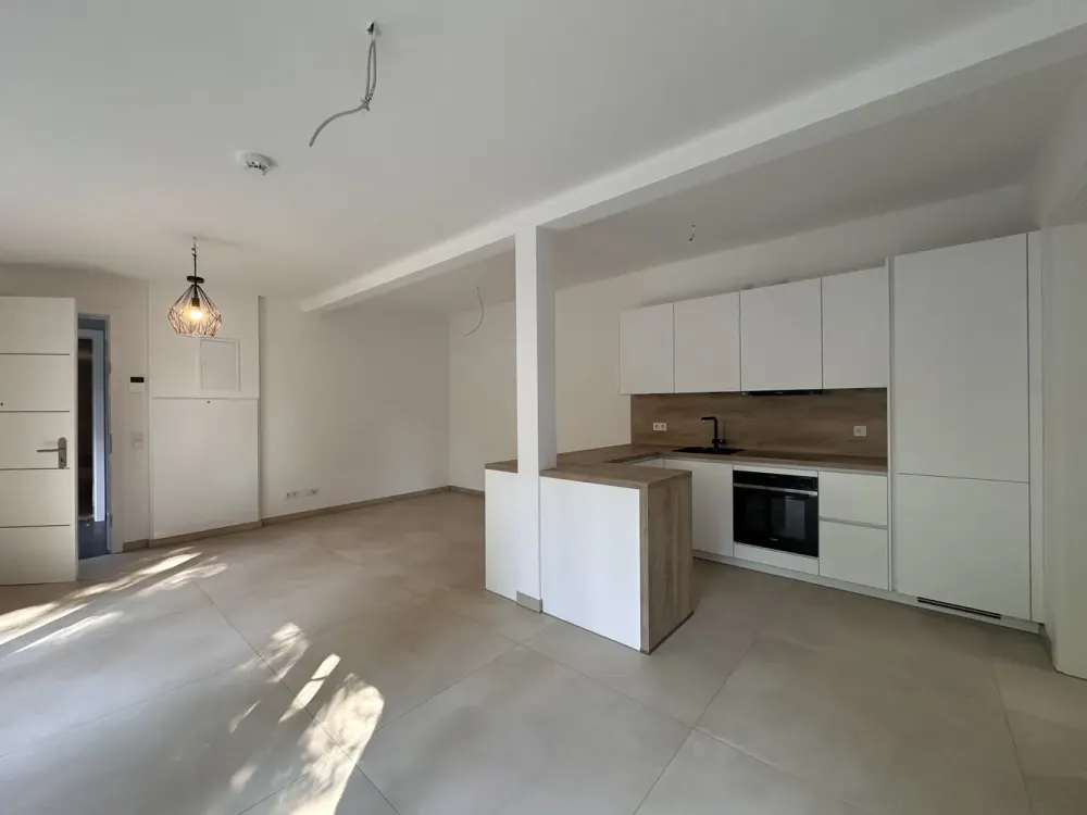 Ruhige, schöne 2-Zimmerwohnung mit Terrasse und Einbauküche