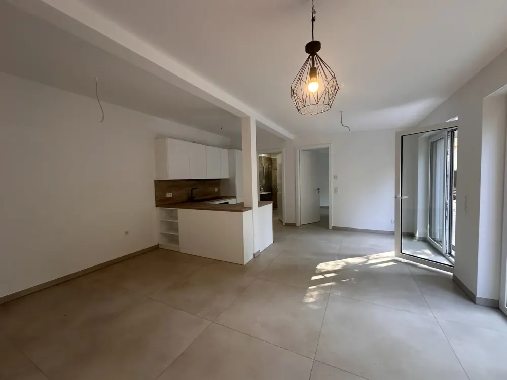 Ruhige, schöne 2-Zimmerwohnung mit Terrasse und Einbauküche