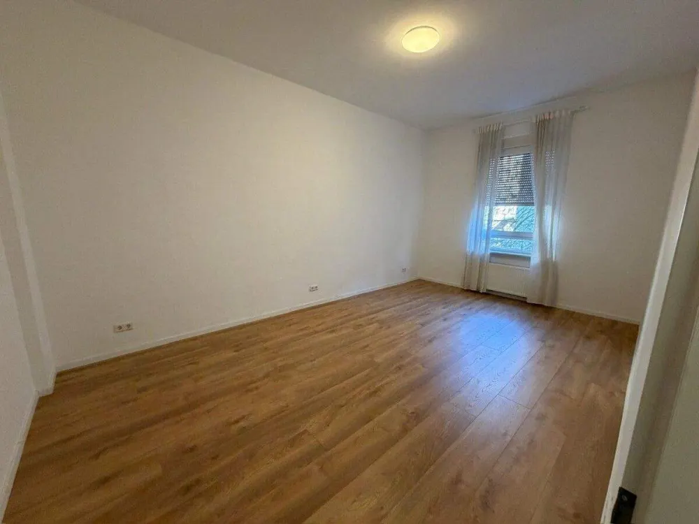 Sanierte 3-Zimmer-Wohnung mit Einbauküche im Frankfurter Nordend