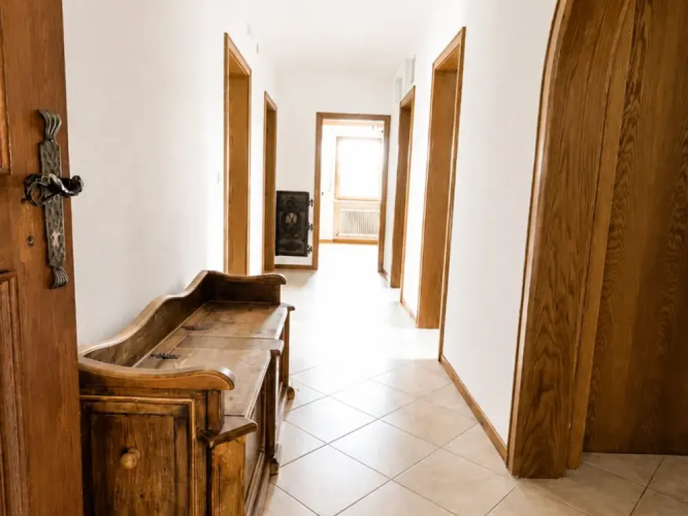 *Charmante 3-Zimmer-Wohnung mit großem Garten, Terrasse & Garage & Hobbyraum in Baierbrunn*