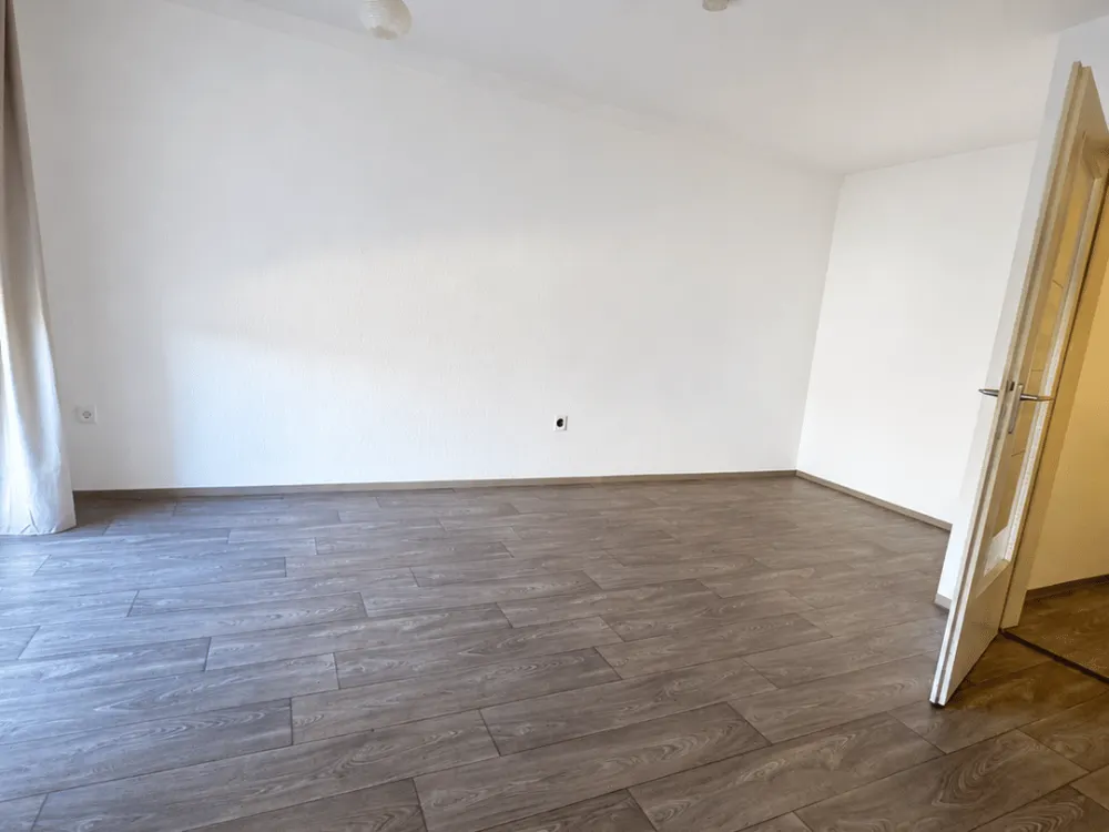 Bright 1-Room Apartment with Separate Kitchen in Nürnberg-Muggenhof