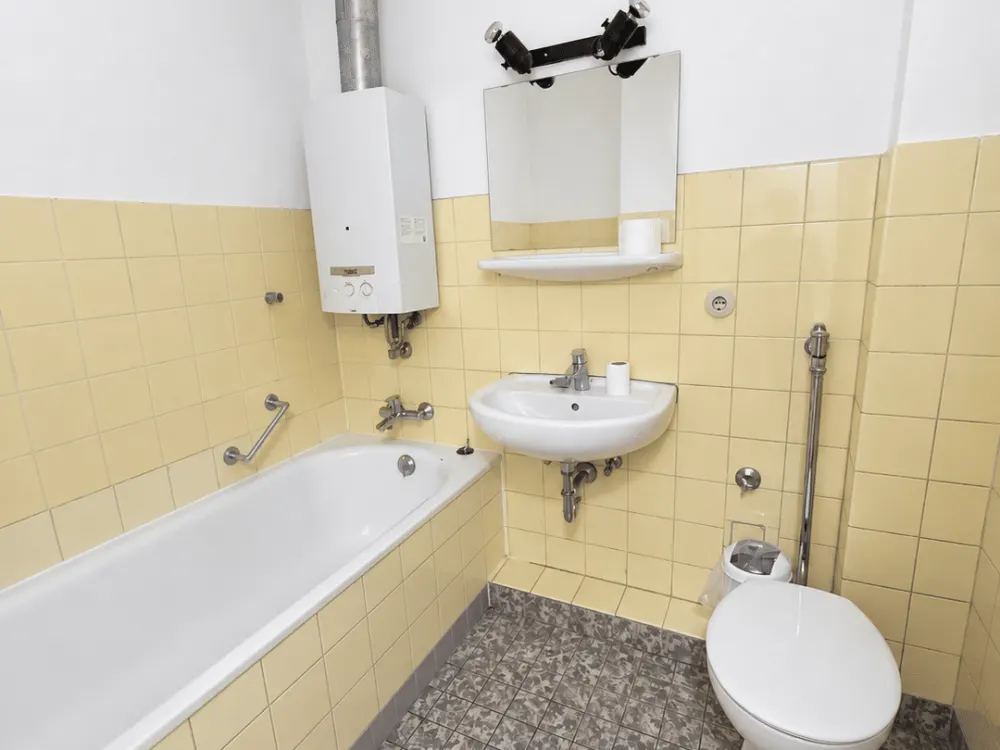 Bright 1-Room Apartment with Separate Kitchen in Nürnberg-Muggenhof