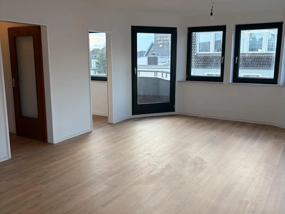 65 qm 4. Etage Aufzug KR-Zentrum