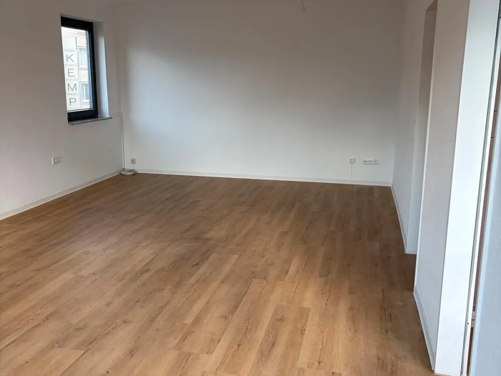 65 qm 4. Etage Aufzug KR-Zentrum
