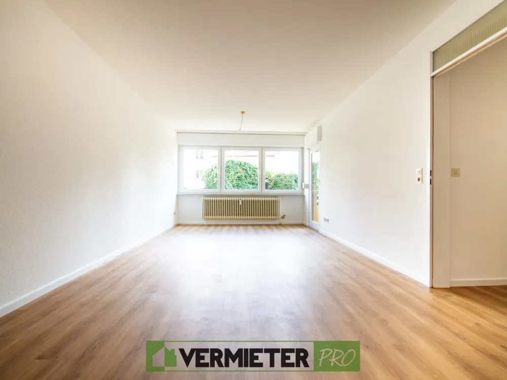 !! RENOVIERT !! Großzügige 3-Zi.-Erdgeschosswohnung in zentraler Lage