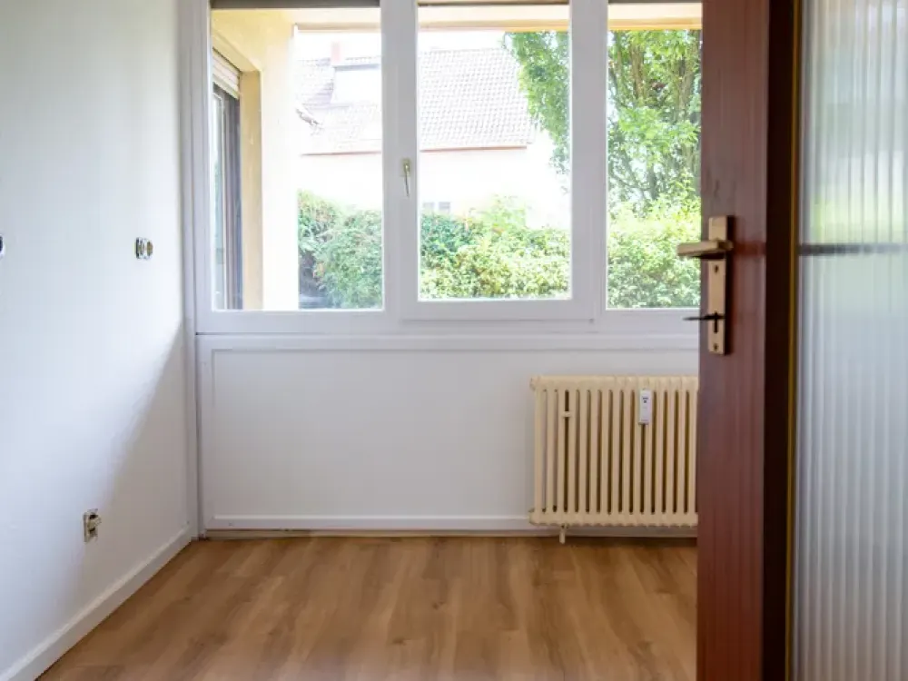 !! RENOVIERT !! Großzügige 3-Zi.-Erdgeschosswohnung in zentraler Lage