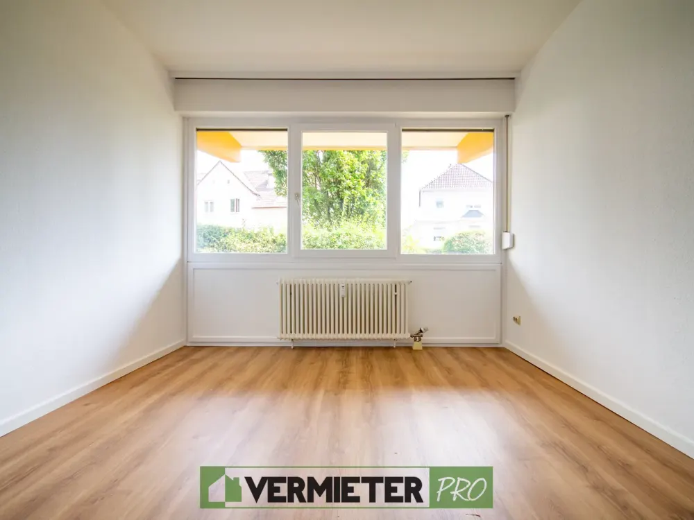 !! RENOVIERT !! Großzügige 3-Zi.-Erdgeschosswohnung in zentraler Lage