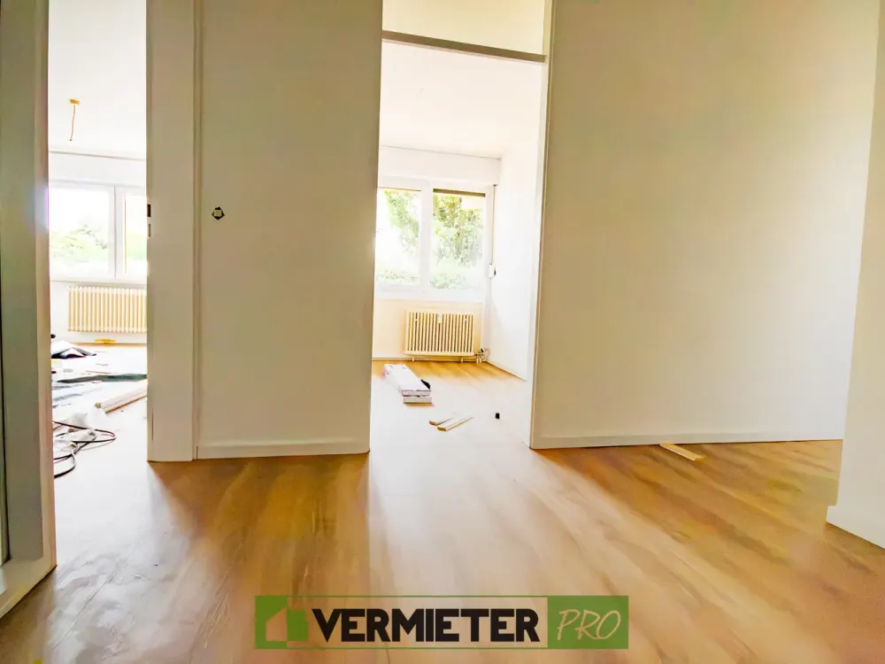 !! RENOVIERT !! Großzügige 3-Zi.-Erdgeschosswohnung in zentraler Lage