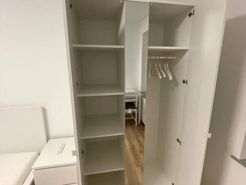 Möbliertes WG Zimmer / 3 Zimmer WG