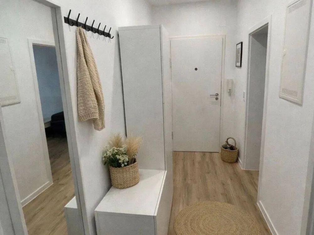 Möbliertes WG Zimmer / 3 Zimmer WG