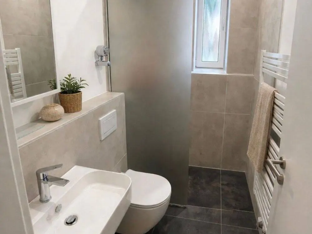 Möbliertes WG Zimmer / 3 Zimmer WG