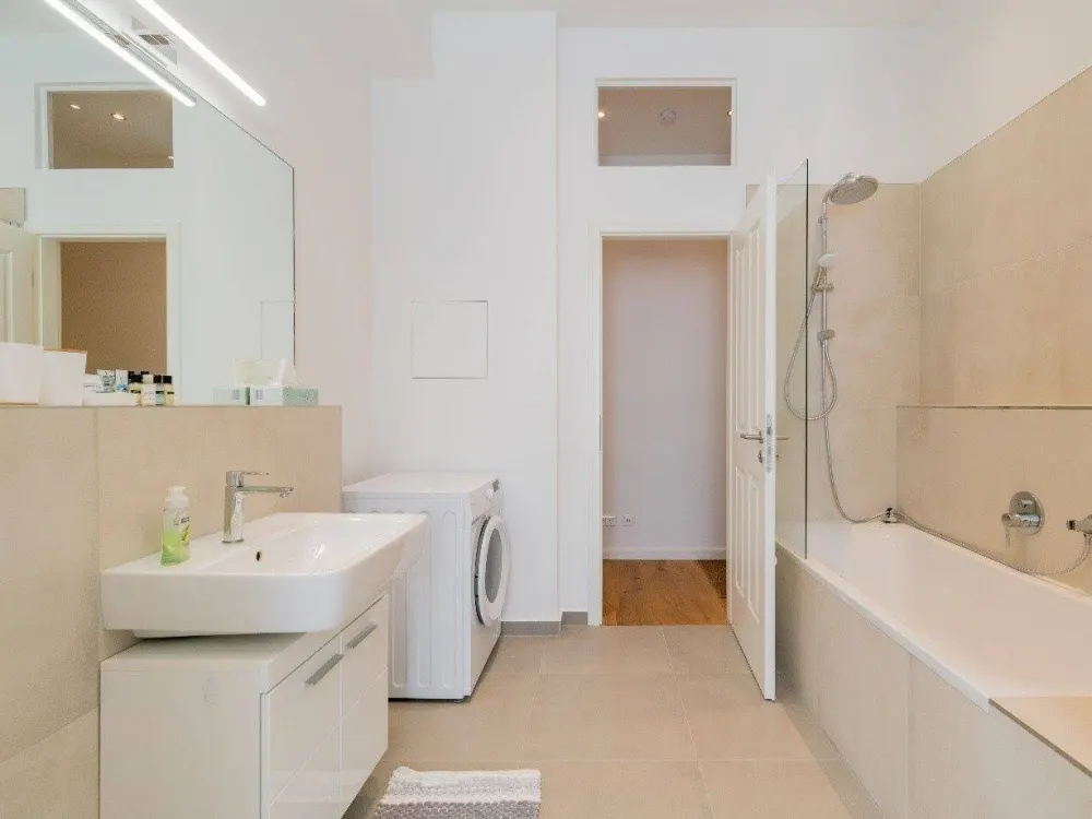 Hochwertiges, schlüsselfertig möbliertes Firmenapartment in der Torstraße, Berlin-Mitte