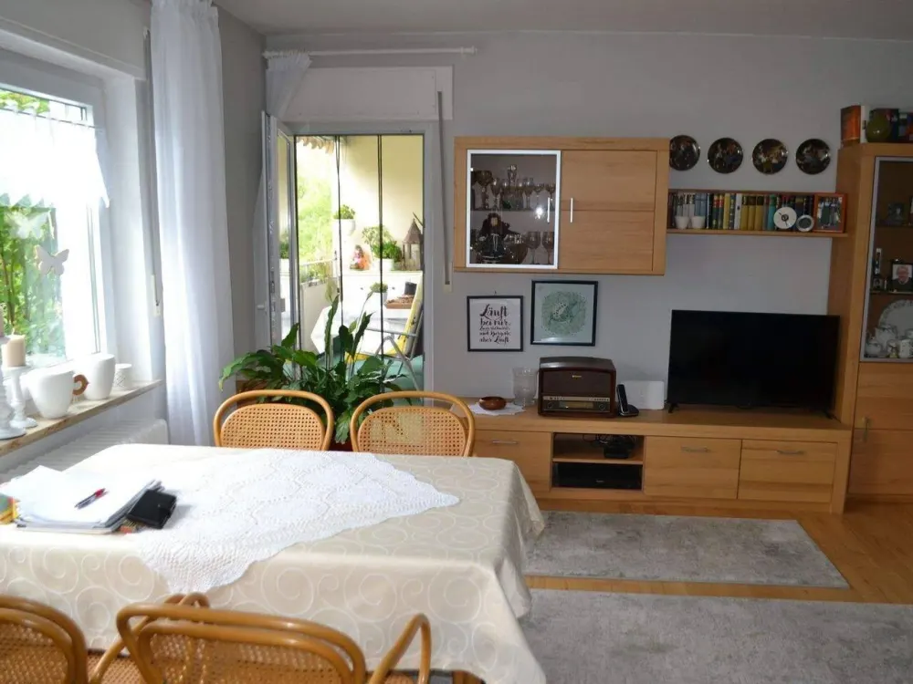 Idyllisch gelegene 3-Zimmer-Erdgeschoßwohnung mit großer Loggia und Gartenanteil in Nürnberg-Fischbach