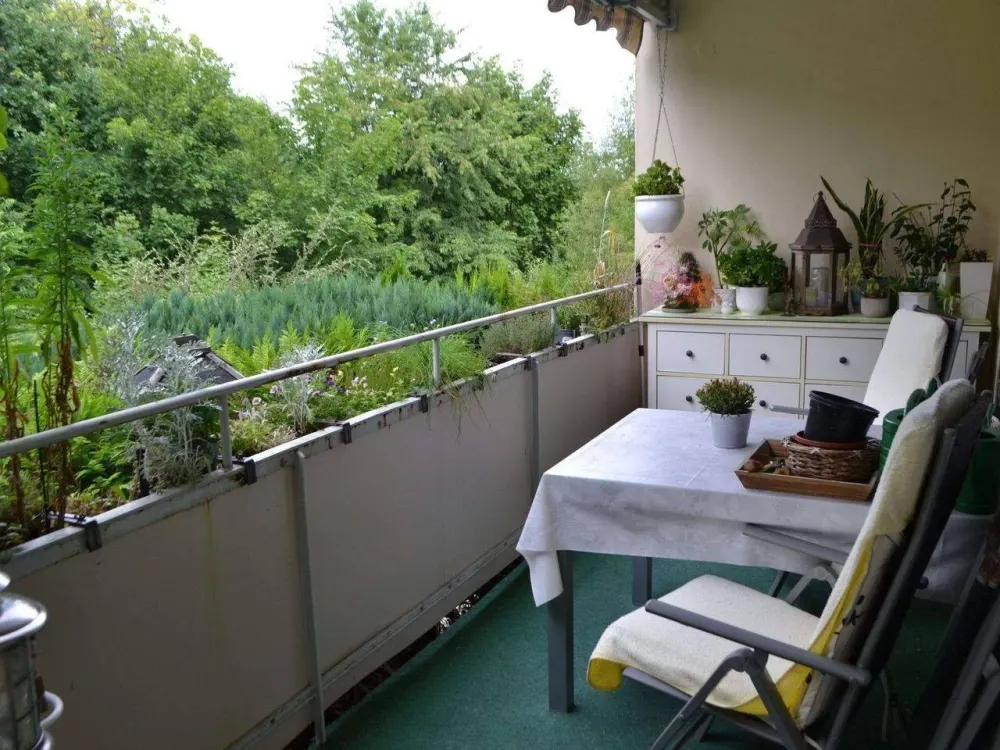Idyllisch gelegene 3-Zimmer-Erdgeschoßwohnung mit großer Loggia und Gartenanteil in Nürnberg-Fischbach