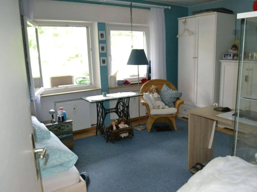 Idyllisch gelegene 3-Zimmer-Erdgeschoßwohnung mit großer Loggia und Gartenanteil in Nürnberg-Fischbach
