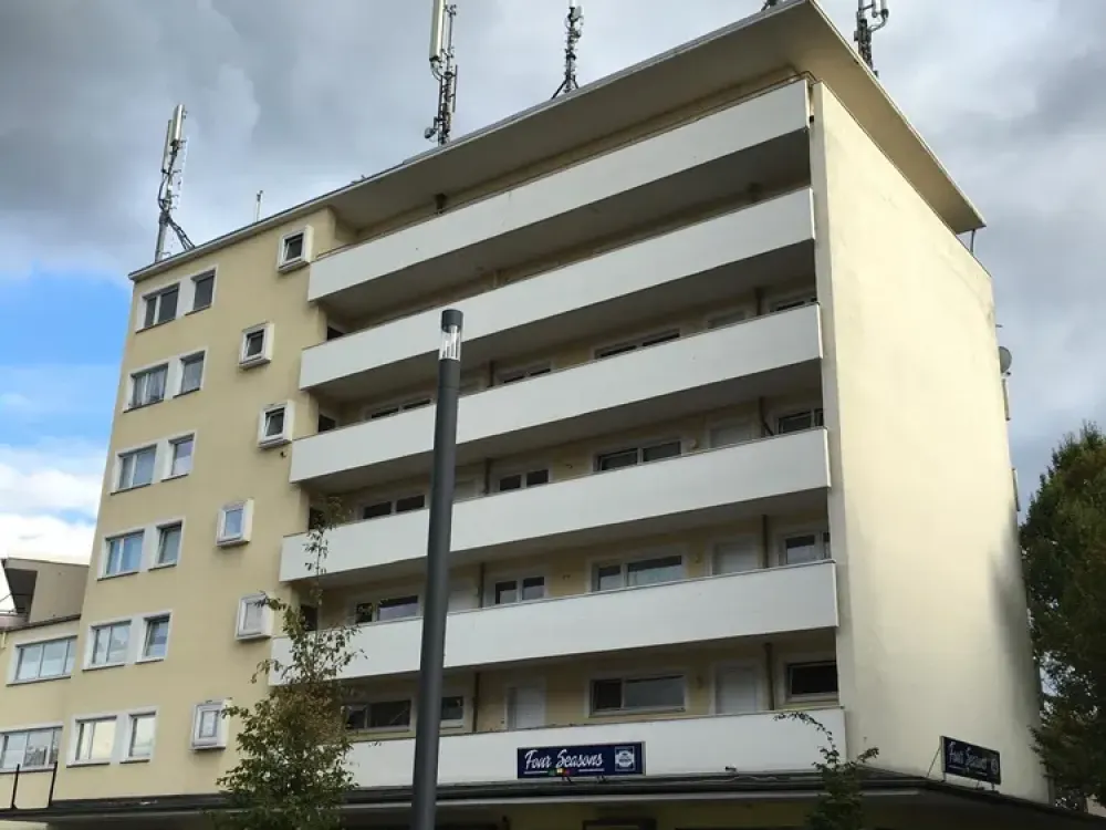3-Zimmer Wohnung im 3. OG mit Aufzug, Küche, Bad und Süd-Balkon