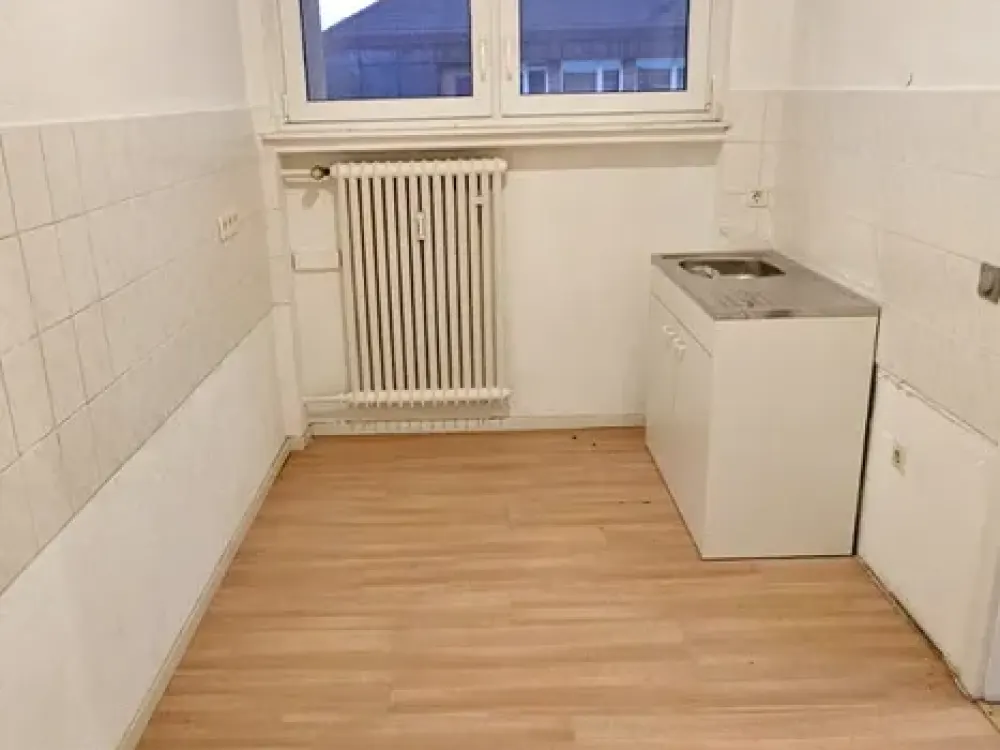 3-Zimmer Wohnung im 3. OG mit Aufzug, Küche, Bad und Süd-Balkon