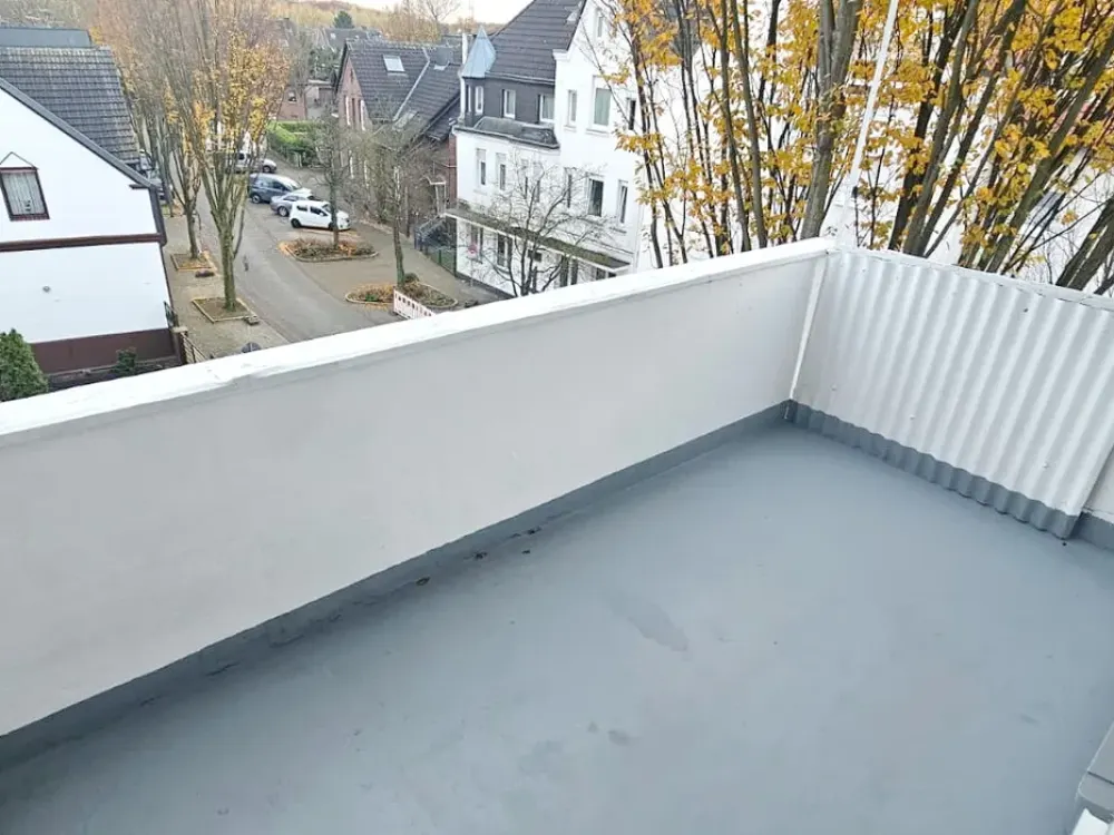 3-Zimmer Wohnung im 3. OG mit Aufzug, Küche, Bad und Süd-Balkon