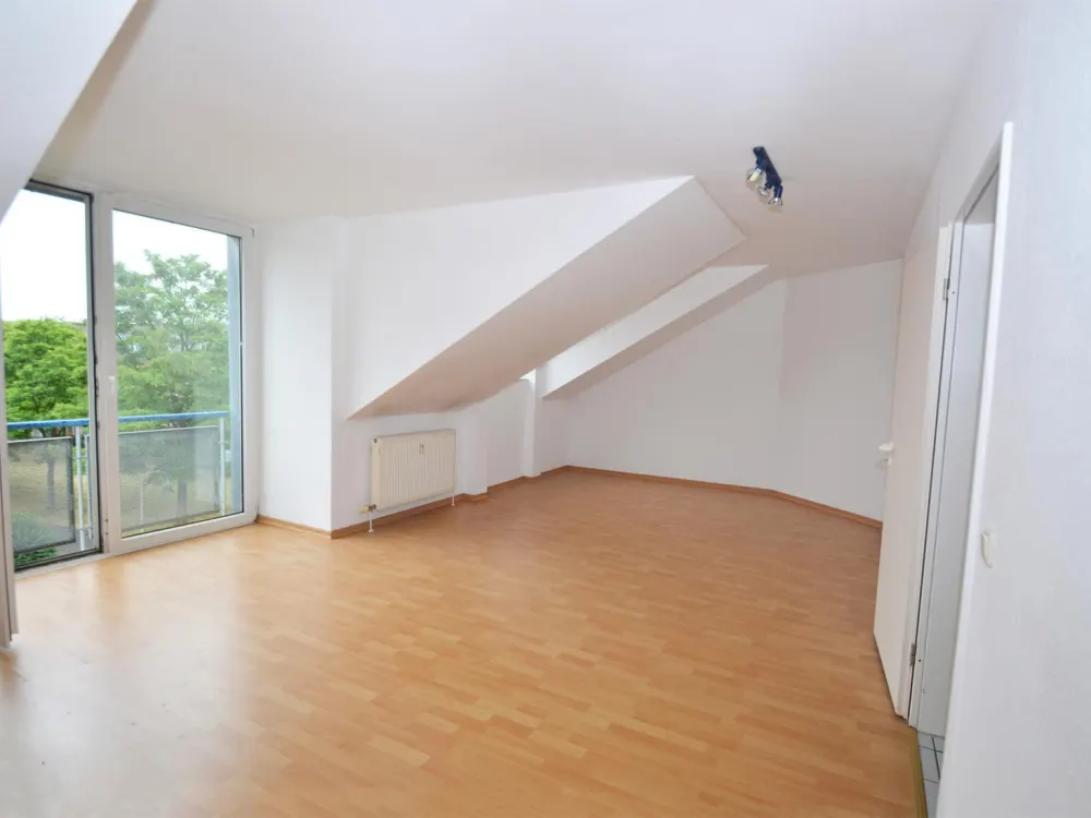 Wohnen und Arbeiten in heller 2-Zimmer-Wohnung mit individuellem Schnitt!