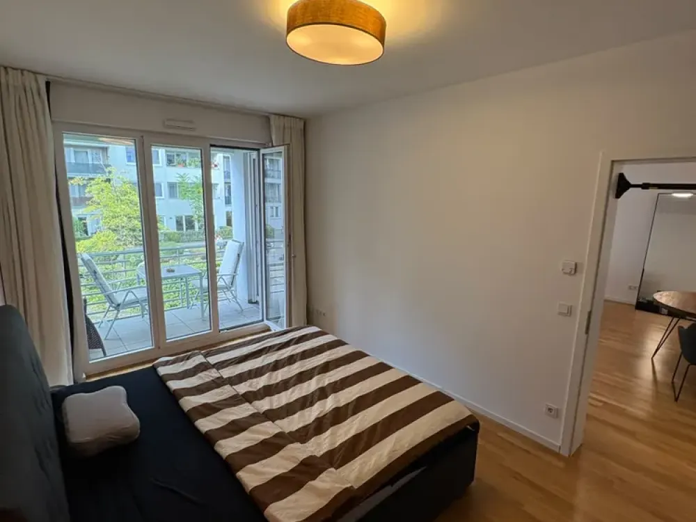 Moderne 2-Zimmer-Wohnung mit Balkon in Berlin-Mitte