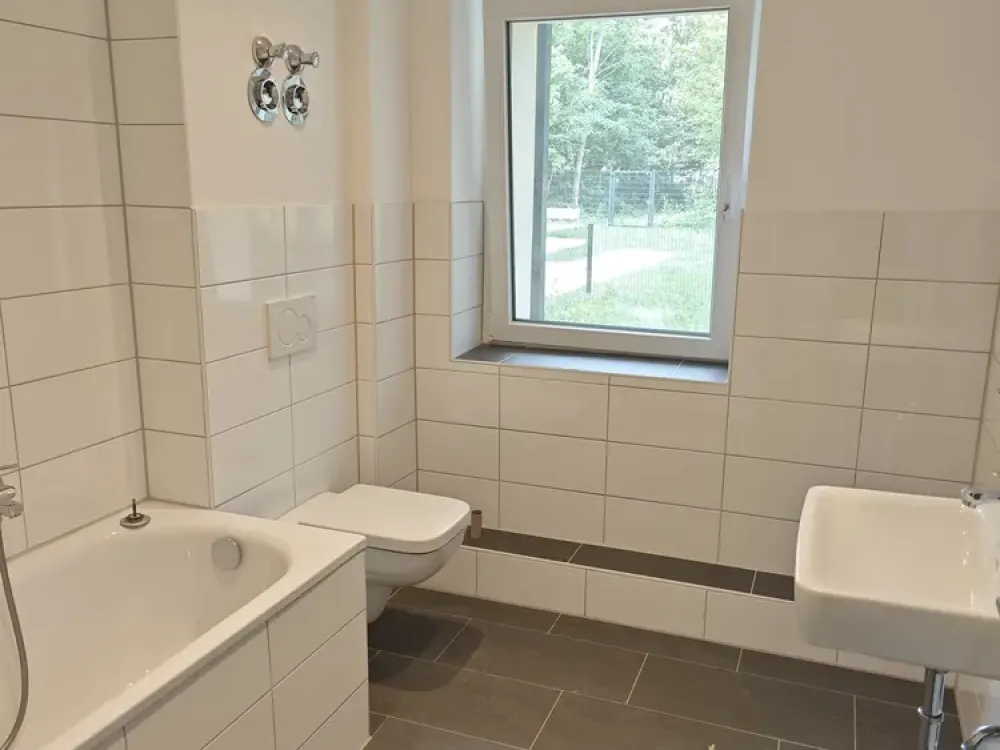 Erstbezug nach Sanierung, schicke 1,5 Raum Wohnung mit Gartenanteil und Tageslichtbad