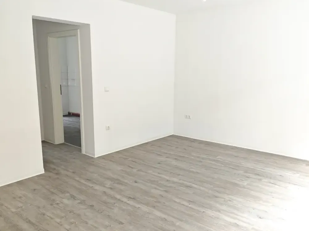 Erstbezug nach Sanierung, schicke 1,5 Raum Wohnung mit Gartenanteil und Tageslichtbad