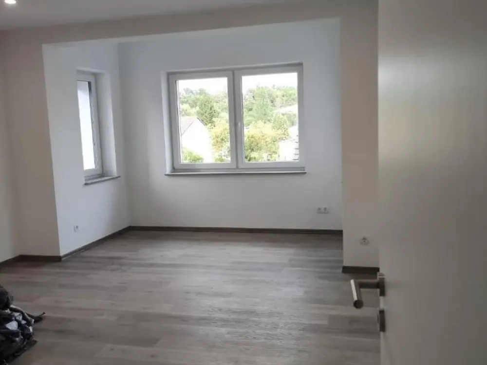 Großzügige 3-Zimmer-WE in frisch saniertem 3-Familienhaus