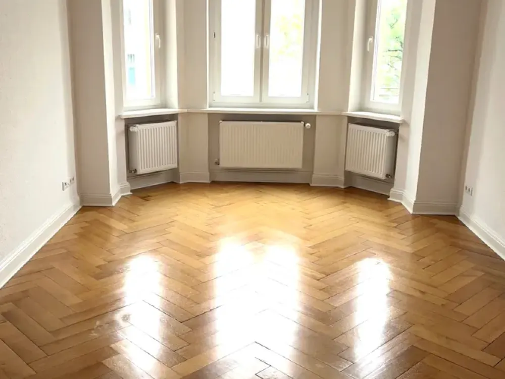 Hübsche, vollständig renovierte 3-Zi. Altbau Wohnung