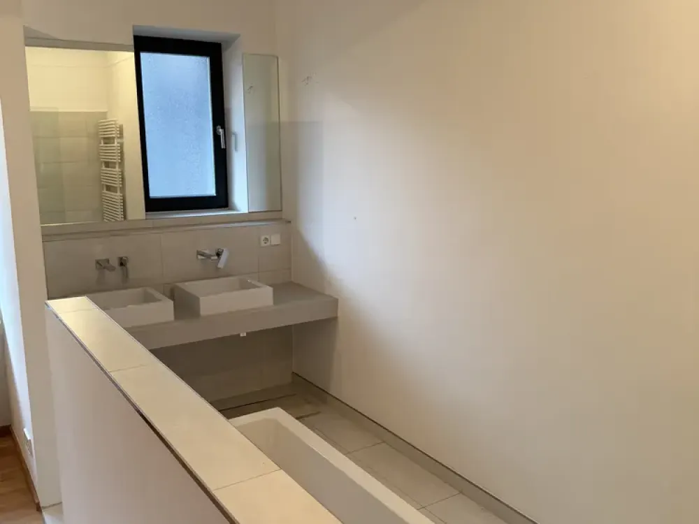 Großzügiges Wohnen mit Stil: 77 m² Traumwohnung mit Rundbogenfenstern