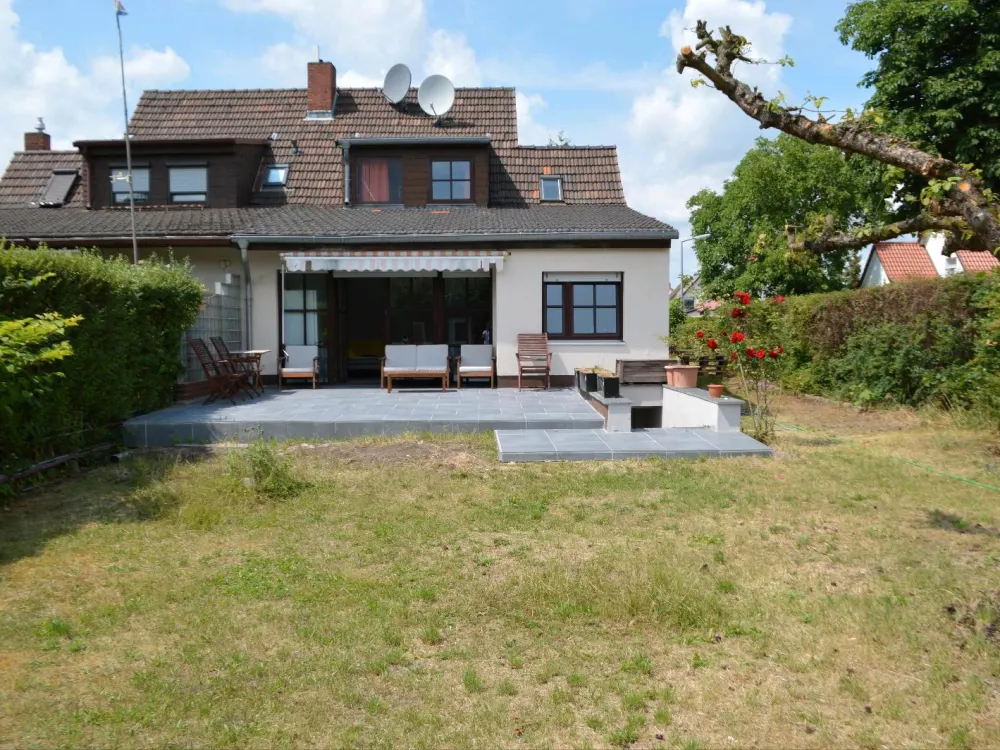 möbliertes 1 Zimmer Apartment mit Terrasse und Garten