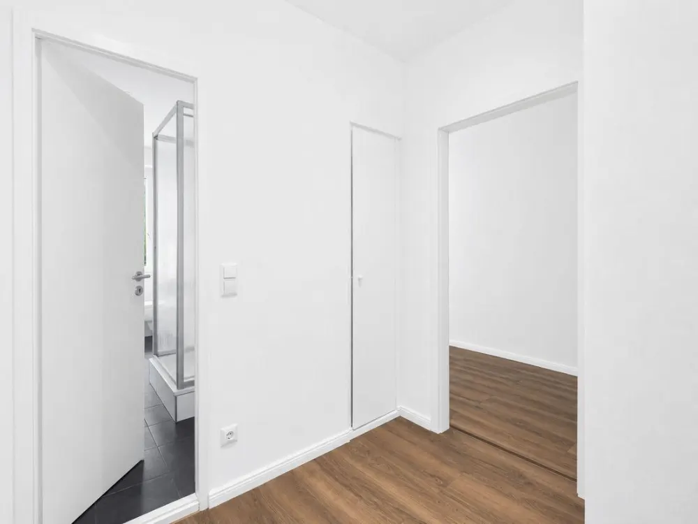 Erstbezug nach Sanierung, gepfl. 2-Zi-Whg, 45 m² mit offener EBK & modernem Tageslichtbad