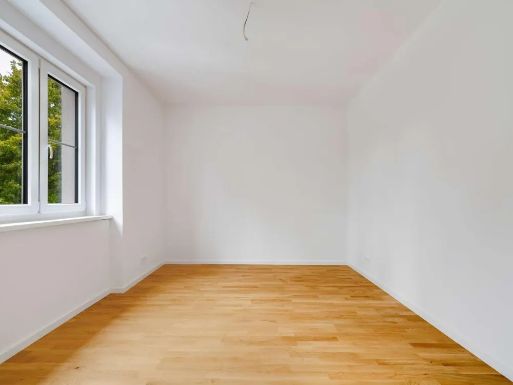 Familienfreundlich, frisch saniert und in Seenähe: Großzügige 4 Zimmer Wohnung mit Balkon & EBK