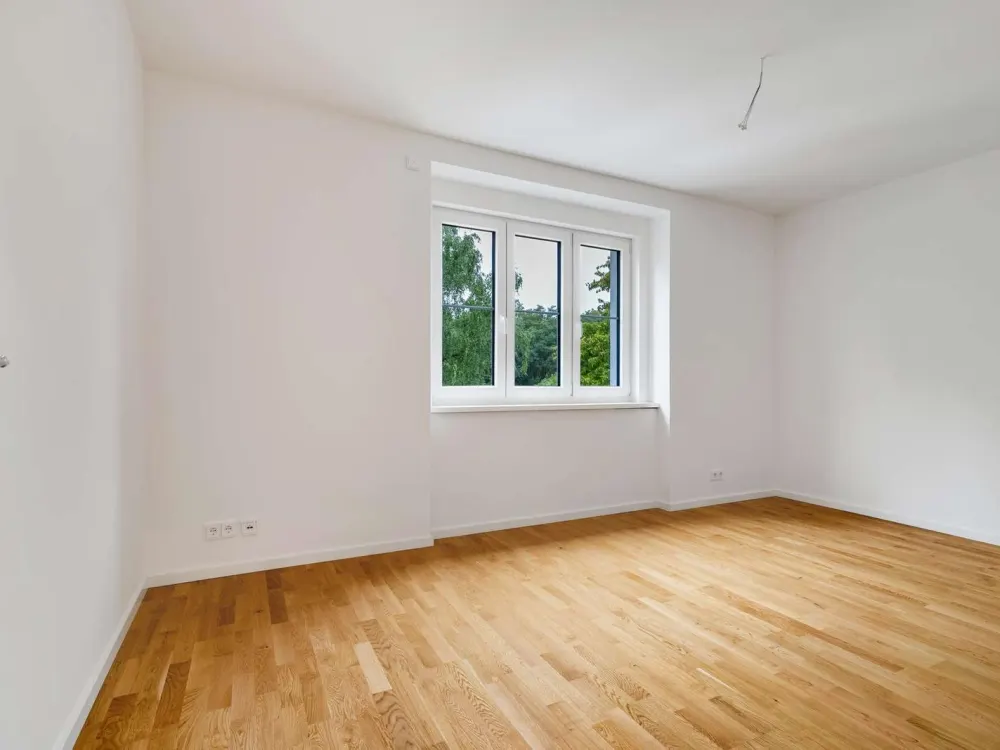 Familienfreundlich, frisch saniert und in Seenähe: Großzügige 4 Zimmer Wohnung mit Balkon & EBK