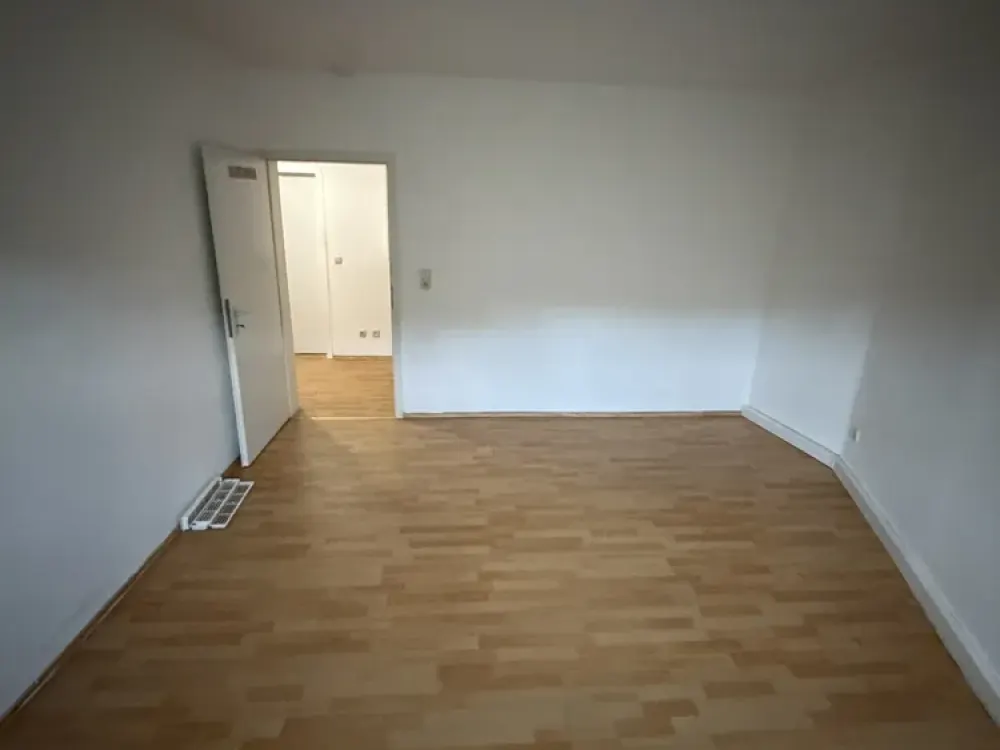 Bright 4-Room Apartment with 101 m², 3rd Floor for Rent