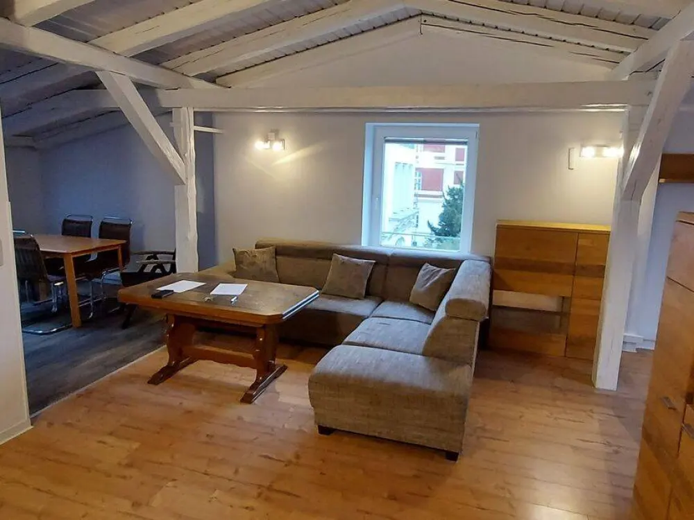 HRO-City, voll möbl. Monteur- u. Arbeiterwohnung f. 5 Personen (20,- € pro Person+Tag) zu verm.