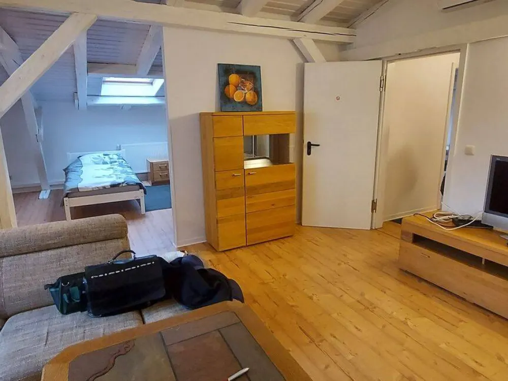 HRO-City, voll möbl. Monteur- u. Arbeiterwohnung f. 5 Personen (20,- € pro Person+Tag) zu verm.