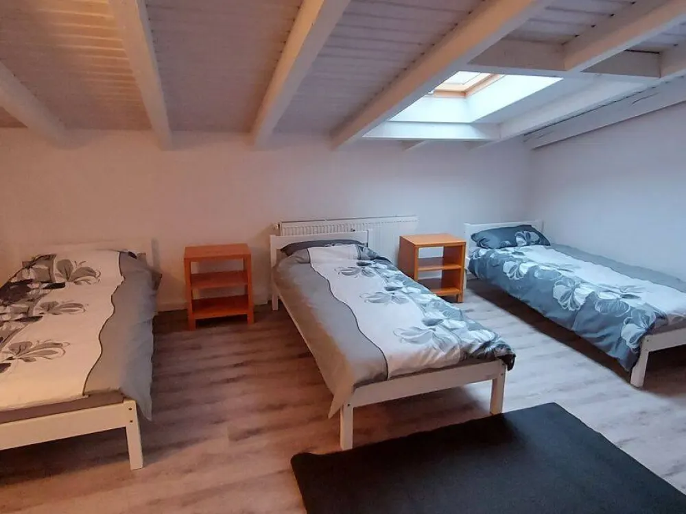 HRO-City, voll möbl. Monteur- u. Arbeiterwohnung f. 5 Personen (20,- € pro Person+Tag) zu verm.