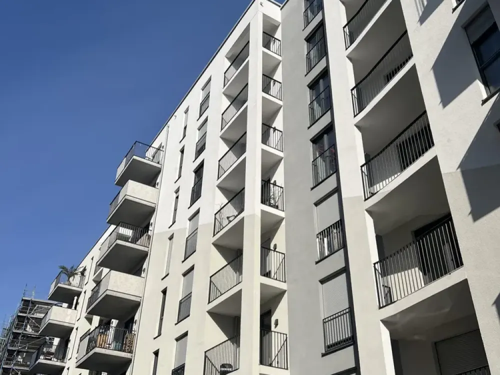 Neuwertige 4-Zimmer Erdgeschosswohnung in zentraler Lage