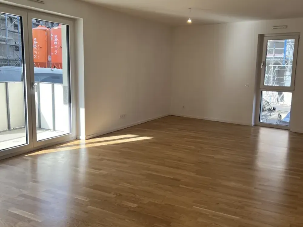 Neuwertige 4-Zimmer Erdgeschosswohnung in zentraler Lage