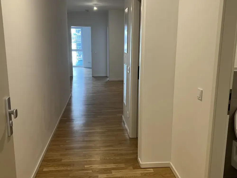 Neuwertige 4-Zimmer Erdgeschosswohnung in zentraler Lage