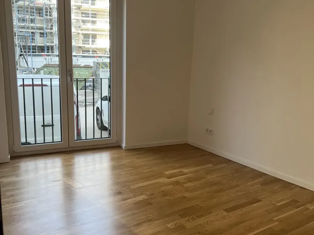 Neuwertige 4-Zimmer Erdgeschosswohnung in zentraler Lage