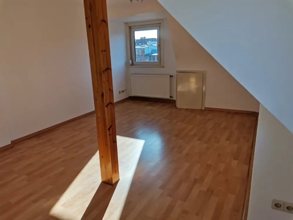 Gepflegte 2,5-Zimmer-Nichtraucher-Dachgeschosswohnung in 10min Entfernung zum Bahnhof Ludwigsburg