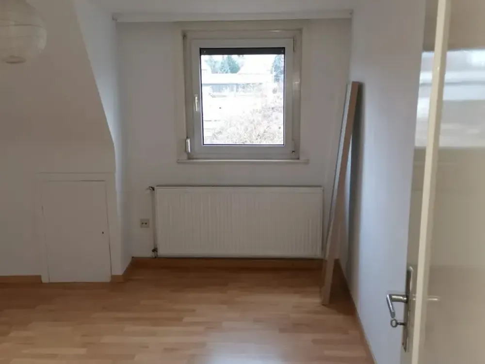 Gepflegte 2,5-Zimmer-Nichtraucher-Dachgeschosswohnung in 10min Entfernung zum Bahnhof Ludwigsburg