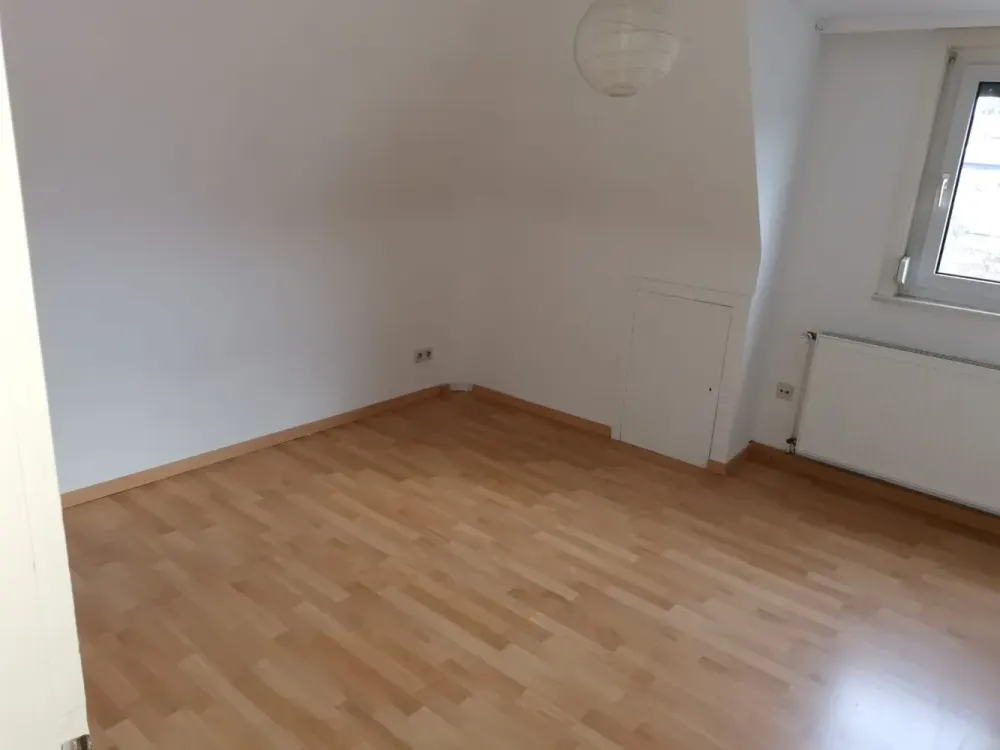 Gepflegte 2,5-Zimmer-Nichtraucher-Dachgeschosswohnung in 10min Entfernung zum Bahnhof Ludwigsburg